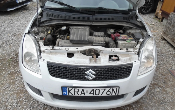 Suzuki Swift cena 5100 przebieg: 250000, rok produkcji 2009 z Karczew małe 232